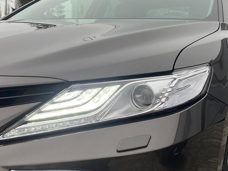 Toyota Camry 2,5 Hybrid Executive - fotka 9 z 30