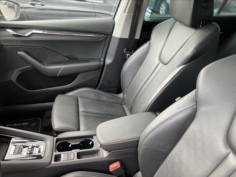 Škoda Octavia 2,0 TAŽNÉ,KŮŽE,MATRIX-BEAM - fotka 10 z 36