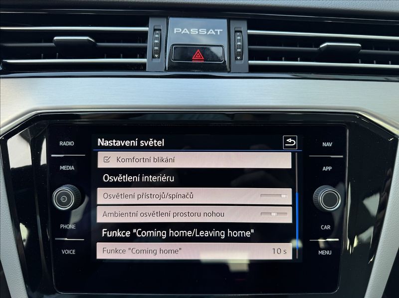 Volkswagen Passat 2,0 TDI DSG ELEGANCE 1.maj. ČR - fotka 42 z 50
