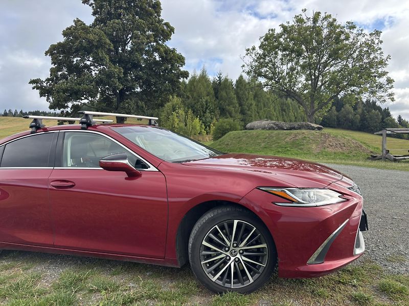Lexus ES 300h (2023) - fotka 8 z 20