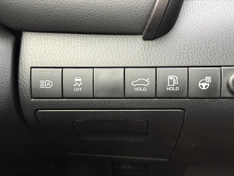 Toyota Camry 2,5 Executive, Hybrid - fotka 19 z 20