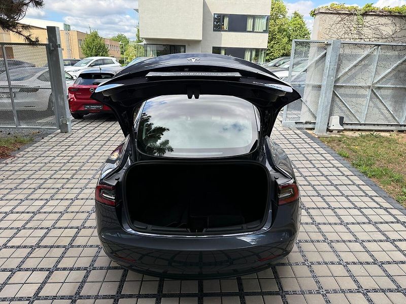 Tesla Model 3 Long Range AWD - fotka 36 z 41