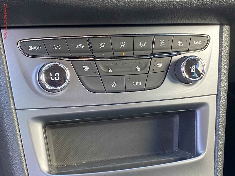 Opel Astra (2019) 1.4 T, Edition, navi, kamera - fotka 14 z 17