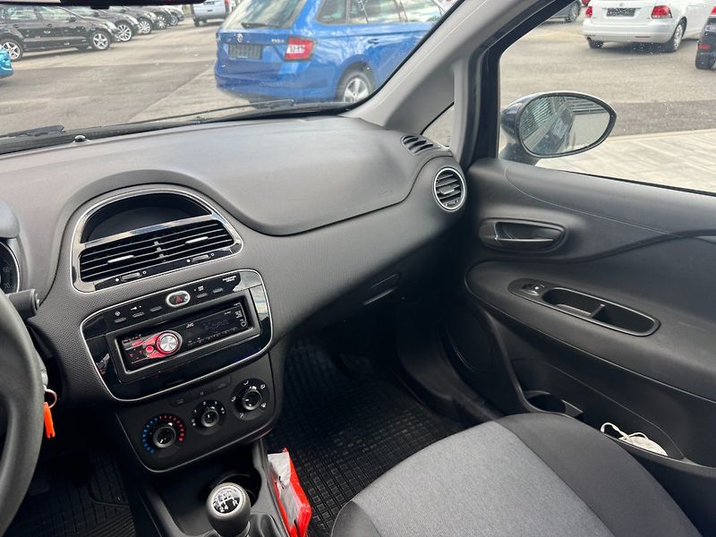 Fiat Punto (2015) 1.2i 51kW - fotka 15 z 29