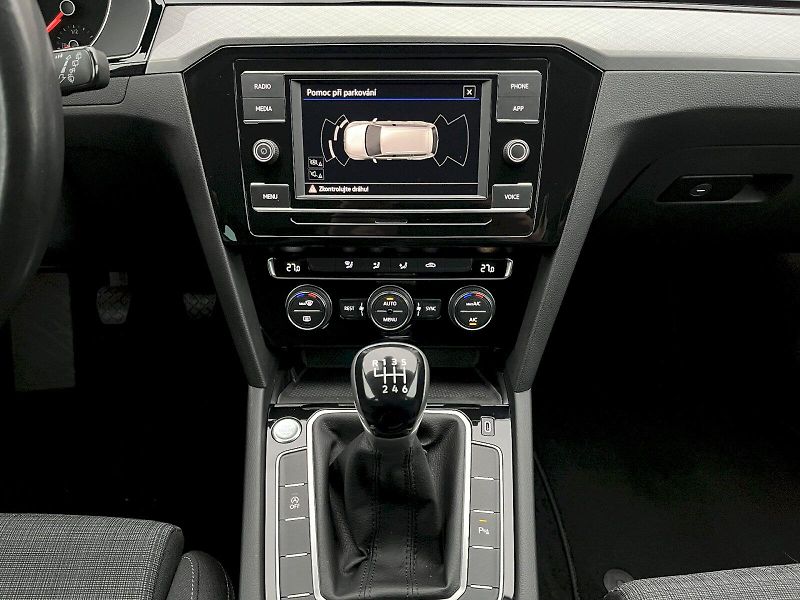 Volkswagen Passat (2020) VARIANT 1,5TSI 110KW BUSINESS - fotka 18 z 24