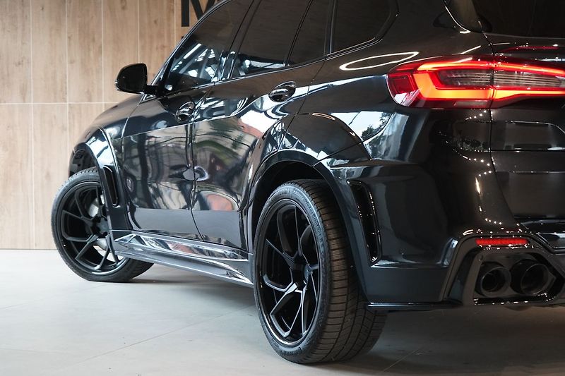 BMW X5 M50d xDrive, Renegade Widebody - fotka 14 z 50