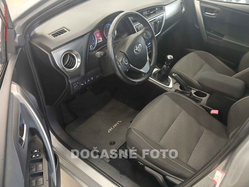 Toyota Auris (2013) 1.6VVTi, ČR, navi, autoAC - fotka 3 z 3