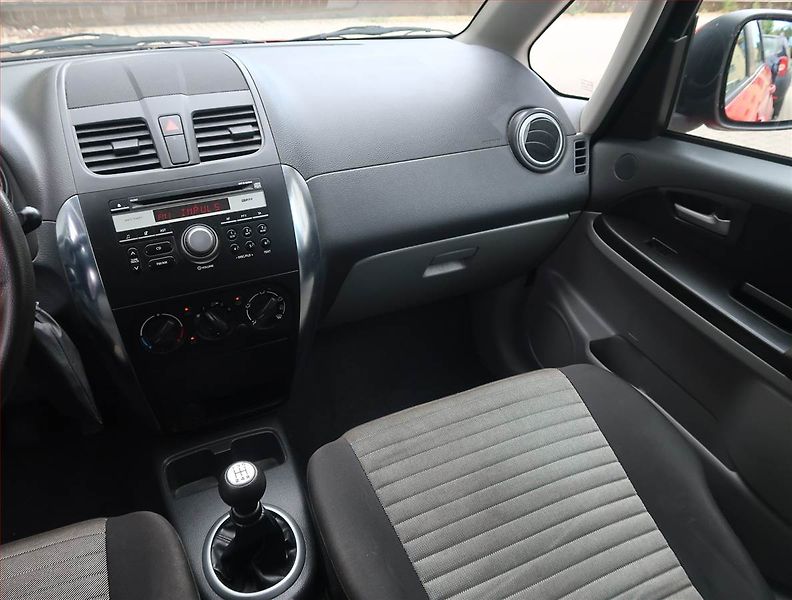 Suzuki SX4 (2011) 1.5 VVT, Serv.kniha - fotka 8 z 16