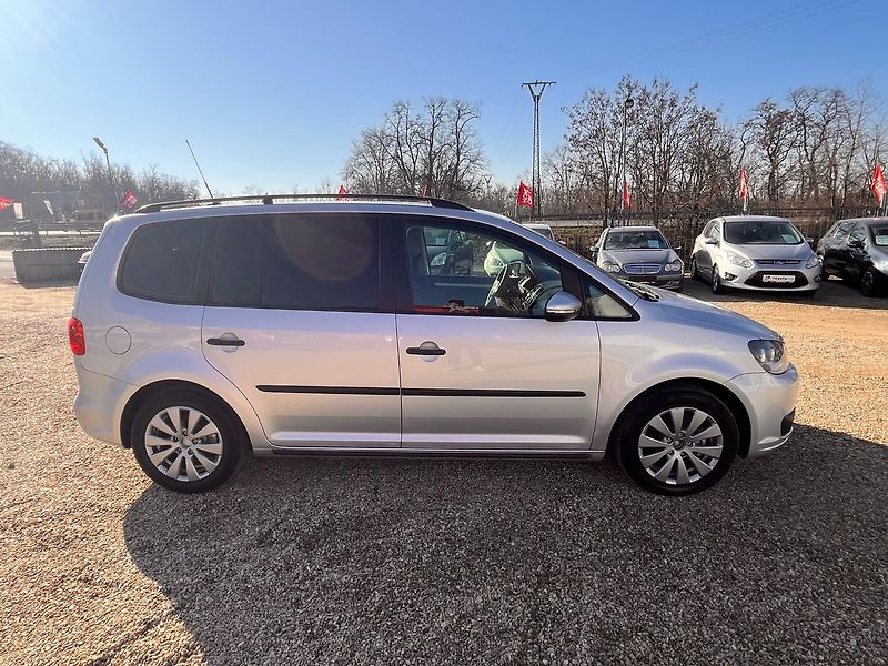 Volkswagen Touran 1.6TDi 77kW*WEBASTO*VÝHŘEV SED - fotka 9 z 34