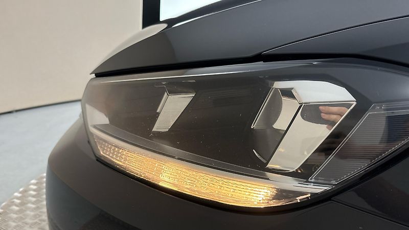 Volkswagen Touran 1.5 TSI Comfortline - fotka 18 z 26