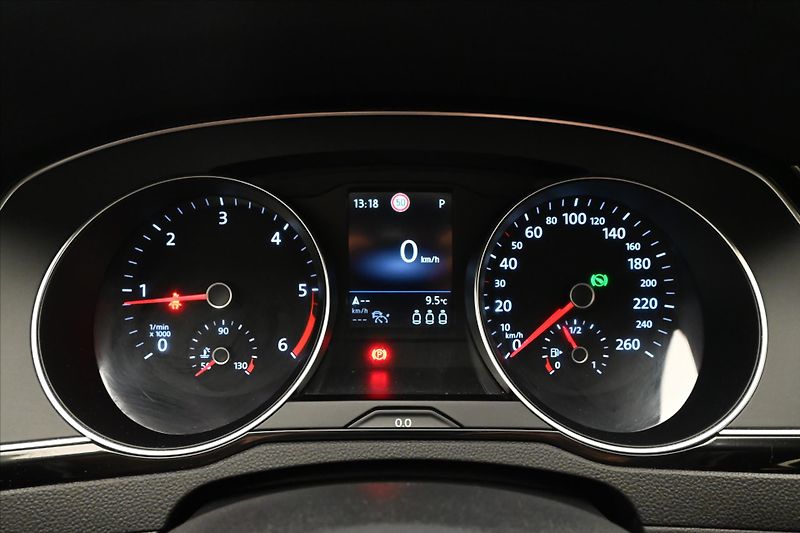 Volkswagen Passat 2,0 TDI 110 kW DSG Business Zá - fotka 16 z 32