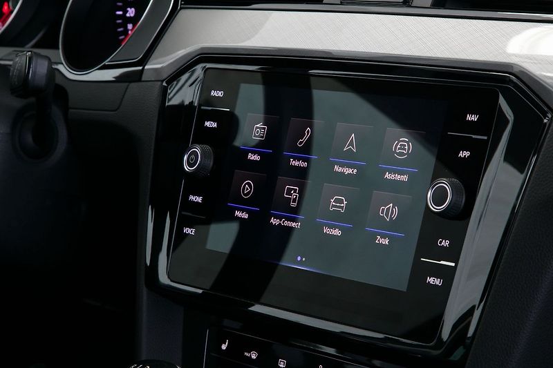 Volkswagen Passat 2.0TDI 110kW Kamera ACC Tažné - fotka 17 z 27
