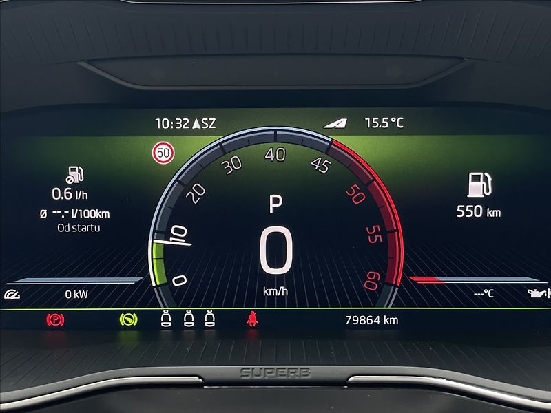 Škoda Superb 2,0 TDI DSG Combi L&K DCC+ACC - fotka 9 z 24