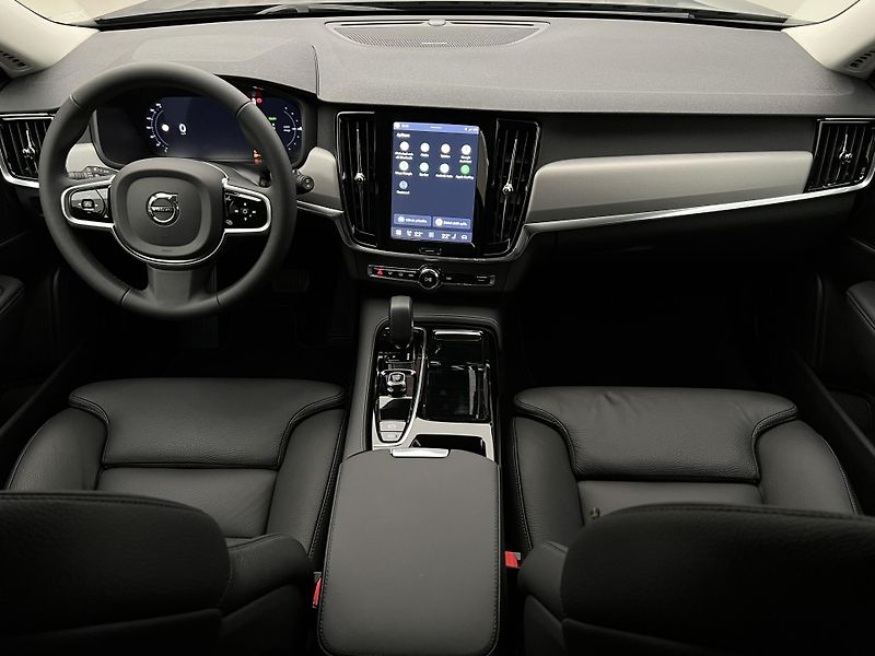 Volvo V90 T6 AWD RECHARGE CORE AUT 1.maj - fotka 2 z 47