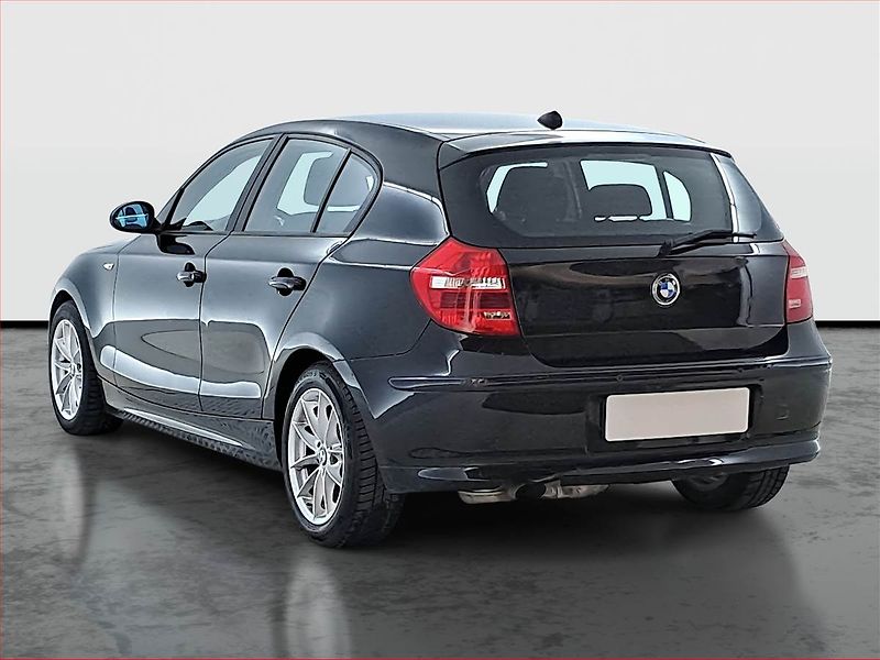 BMW Řada 1 (2008) 118i, Tempomat - fotka 4 z 15