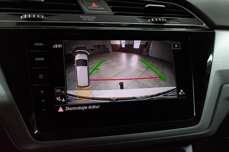 Volkswagen Touran 1.5 TSI TAŽNÉ*7.MÍST*DPH*ČR 1M - fotka 28 z 46
