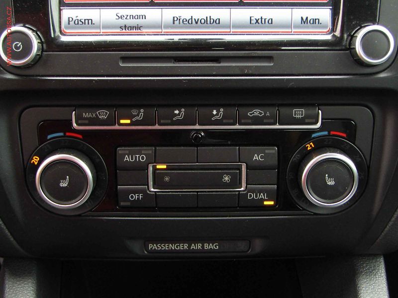 Volkswagen Jetta (2011) 1.6 TDi, ČR, AC, tempo, park - fotka 16 z 19