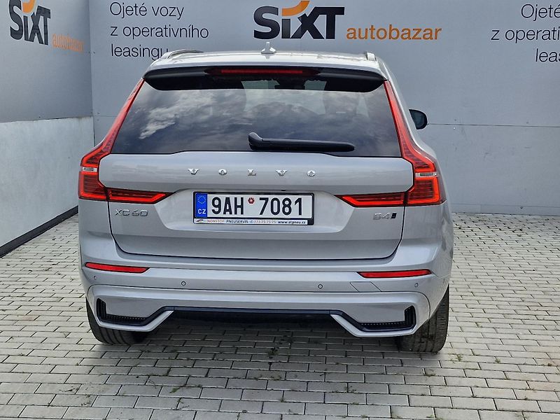 Volvo XC60  B4 R-Design (145 kW) 4x4 AUT - fotka 4 z 6