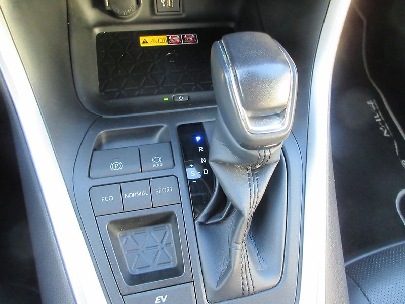 Toyota RAV4 2.5 Hybrid Executiv e-Cvt 360° - fotka 14 z 21