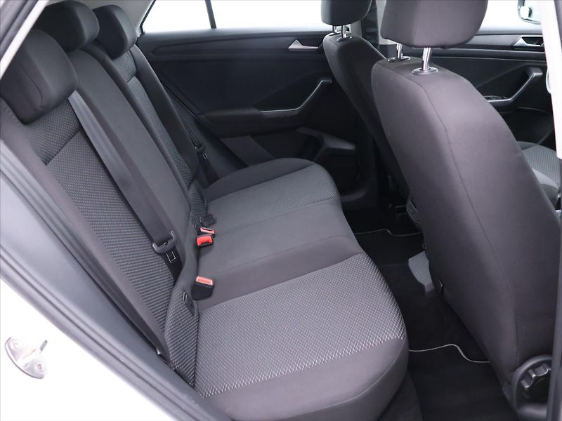 Volkswagen T-Roc 1,0 TSI 85kW Aut.klima CZ - fotka 13 z 34