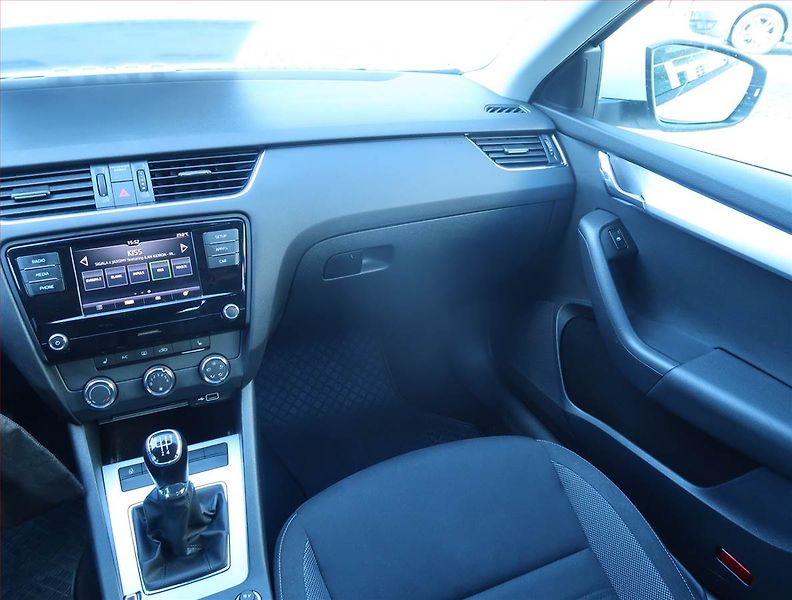 Škoda Octavia (2018) 1.6 TDI, Tempomat - fotka 8 z 14