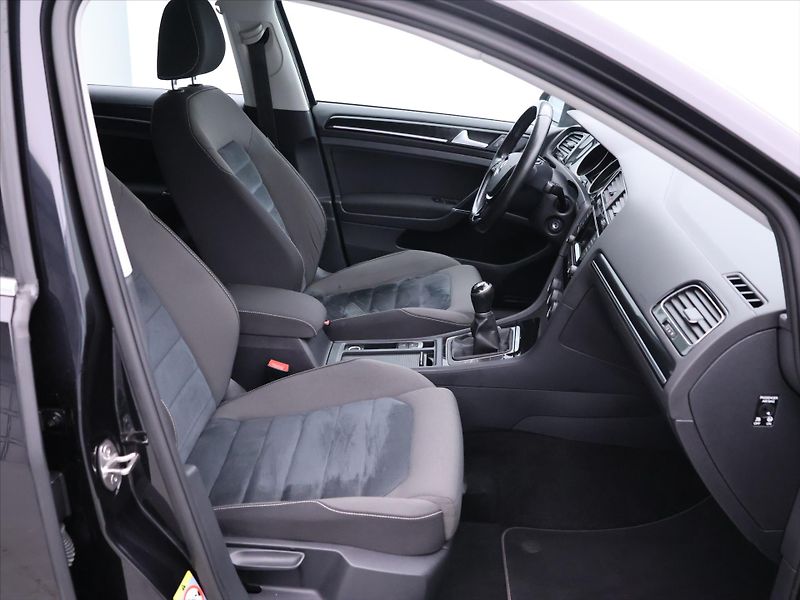 Volkswagen Golf 1,4 TSI Highline Serv.kniha - fotka 11 z 25