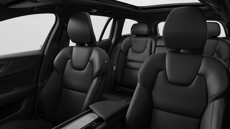 Volvo V60 (2026) Plus, Masáž, B&W, Pano, HeadUP - fotka 9 z 12