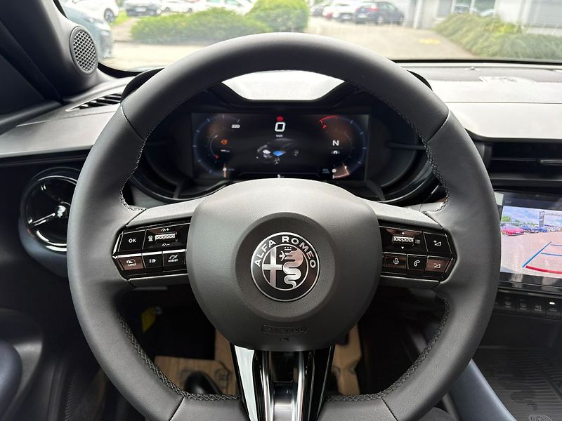 Alfa Romeo Junior (2026) Ibrida 1.2 Turbo Hybrid 145k e - fotka 11 z 15