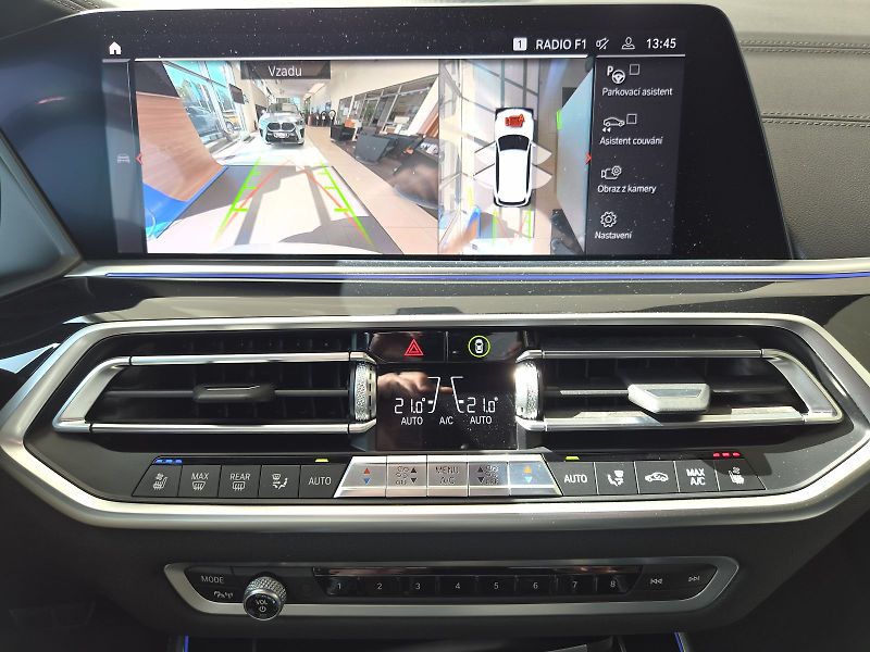 BMW X5 xDrive40i - fotka 24 z 33