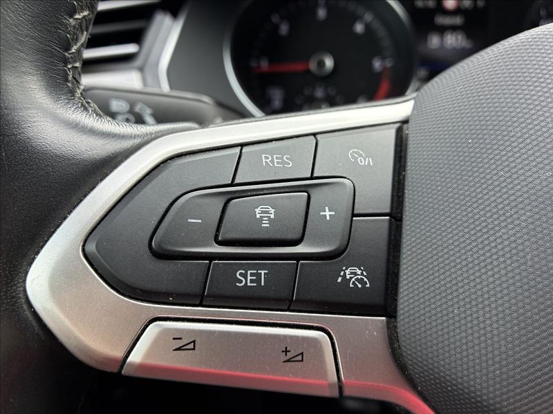 Volkswagen Passat 2,0 TAŽNÉ,KAMERA,APP-CONNECT - fotka 18 z 31