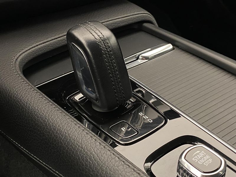 Volvo V90 B4 MOMENTUM AUT - fotka 28 z 46