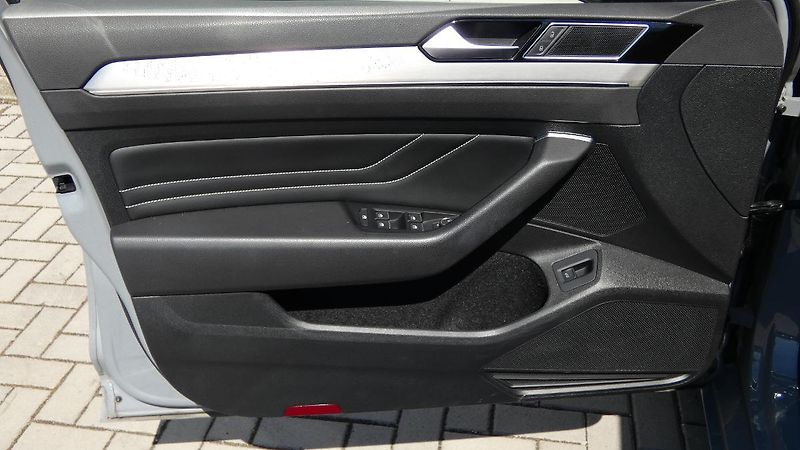 Volkswagen Passat 2.0 TDI 147kW BMT 4MOT DSG Ele - fotka 8 z 24