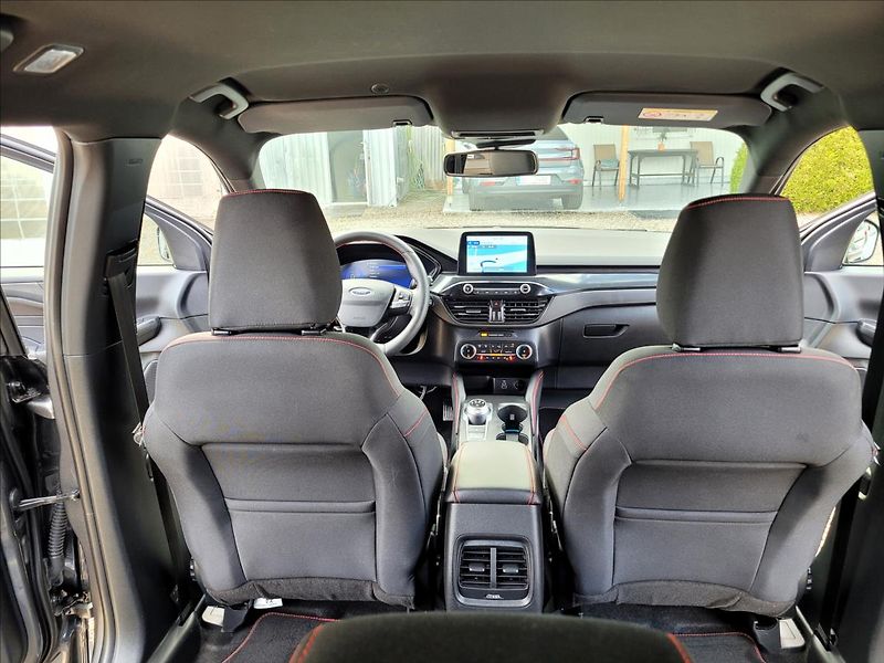 Ford Kuga 2,5 Rezervace! HEV,140kw,ST-li - fotka 41 z 50