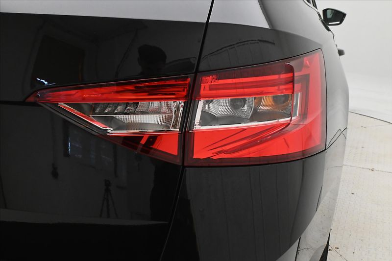 Škoda Superb 2,0 TDI 110 kW DSG Style Záruk - fotka 31 z 32