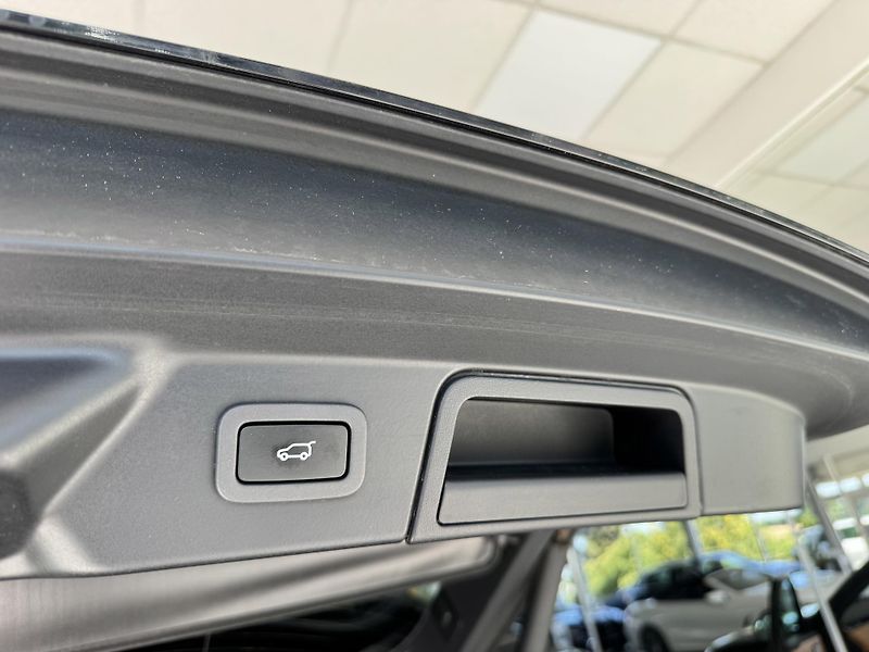 Land Rover Range Rover Velar D300 HSE R-Dynamic*HUD*Vzduch - fotka 40 z 45