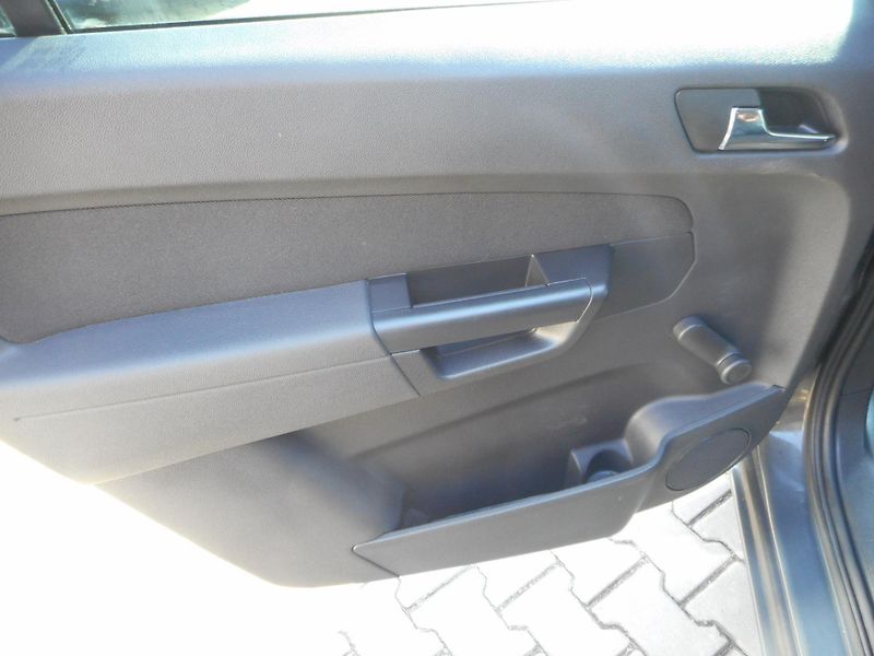 Opel Zafira (2014) 1,8 16v TEMPOMAT, KLIMA,7-míst - fotka 9 z 28