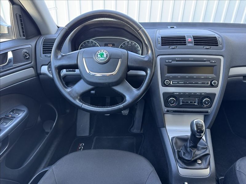 Škoda Octavia 2,0 TDI ELEGANCE tažné původČR - fotka 26 z 50