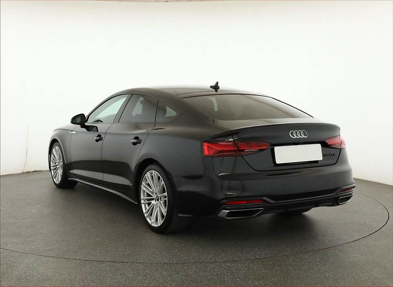 Audi A5 (2022) S-Line 40 TDI - fotka 4 z 19