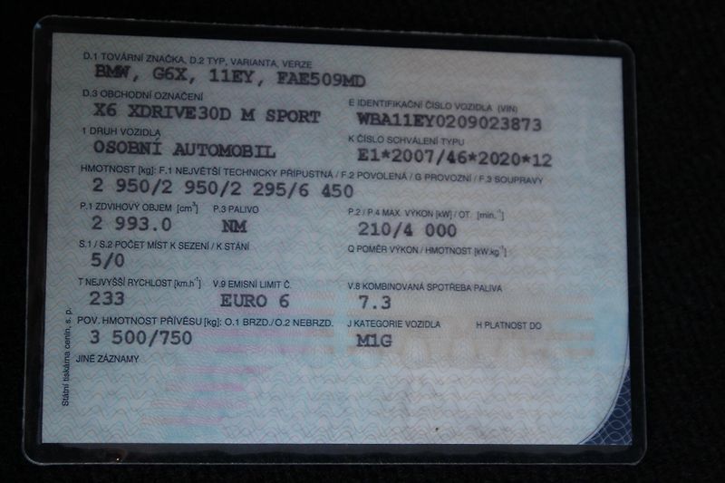 BMW X6 xDrive30d - fotka 25 z 27