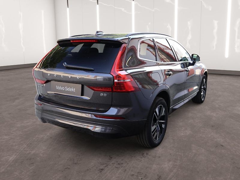Volvo XC60 (2025) Core, B5 AWD, rezervace - fotka 4 z 21