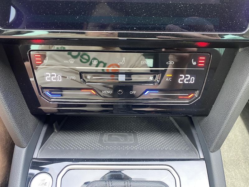 Volkswagen Passat 2.0TSI140kW-1xMAJ.-LED-DSG-ACC - fotka 29 z 49