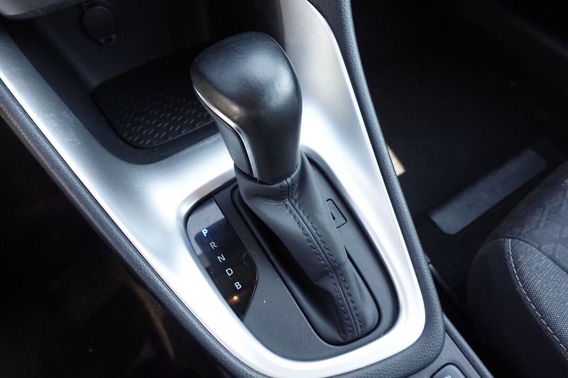 Toyota Yaris 1,5 HEV Comfort - fotka 18 z 26