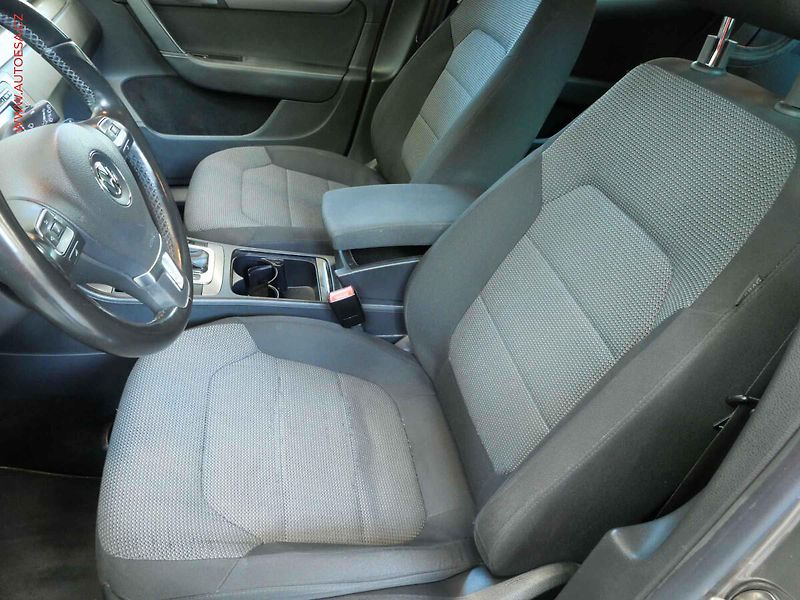 Volkswagen Passat (2012) 2.0TDI, ČR, Comfortline, DSG - fotka 9 z 19