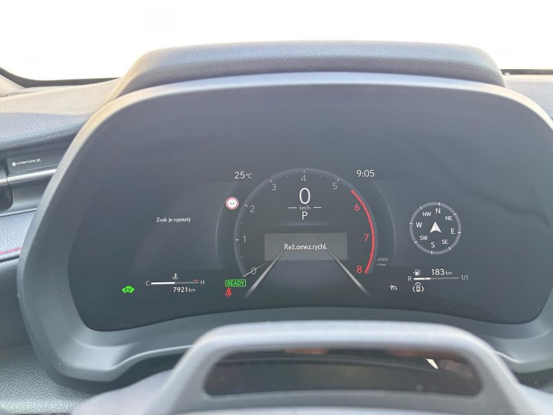 Lexus LBX 1.5 HSD e-CVT Emotion Tech - fotka 15 z 27