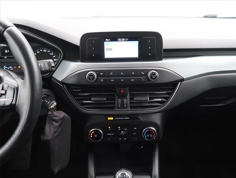 Ford Focus (2018) 1.5 EcoBlue, Serv.kniha - fotka 12 z 17