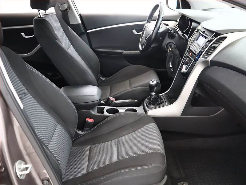 Hyundai i30 (2015) 1.6 MPI, Tempomat - fotka 7 z 13
