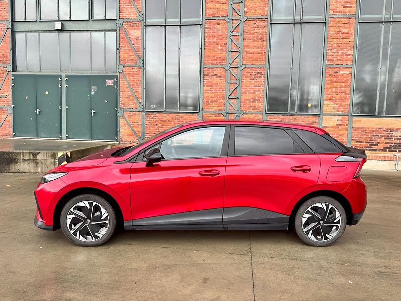 MG MG4 (2023) EV Elegance 64 kW - fotka 4 z 22