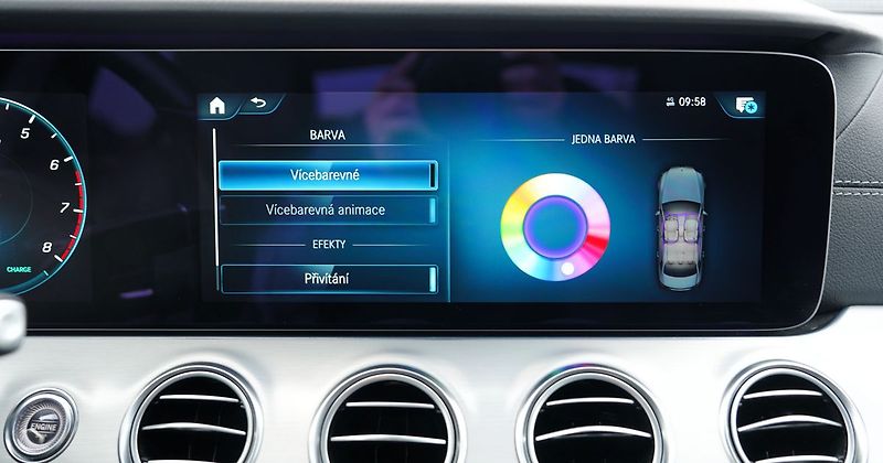 Mercedes-Benz Třídy E E 200 4Matic AMG/LED/360/ČR - fotka 38 z 44