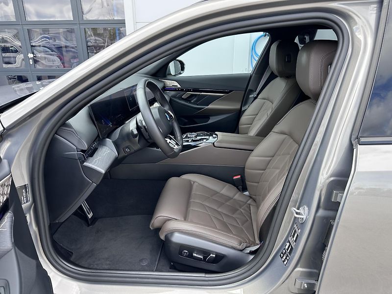 BMW Řada 5 520d xDrive M-Sport PRO - fotka 7 z 37