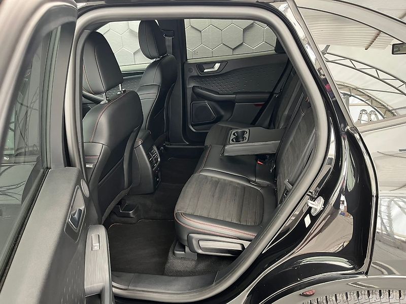 Ford Kuga 2,0 EB 140 kW AWD ST-Line - fotka 35 z 72